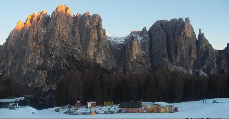 Webcam Vigo di Fassa-Pera-Ciampedìe - Vigo - dirupi di Larsech