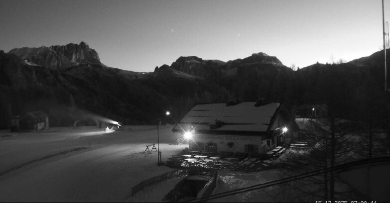 Webcam Vigo di Fassa-Pera-Ciampedìe - Vigo - verso Sassolungo e Pordoi