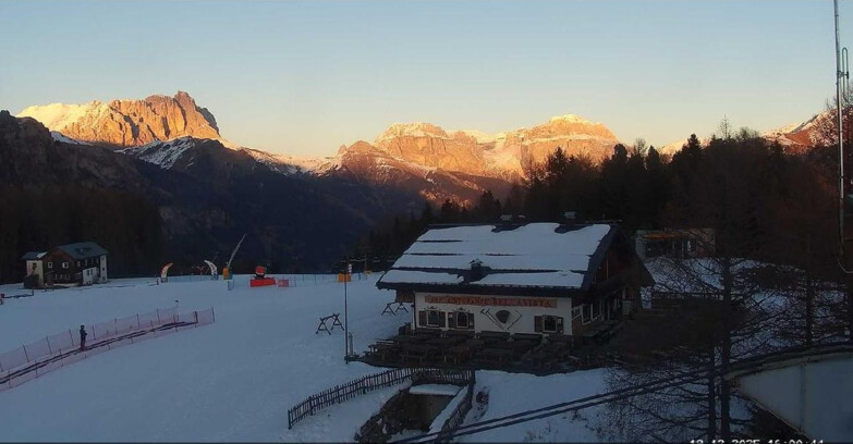 Webcam Vigo di Fassa-Pera-Ciampedìe - Vigo - verso Sassolungo e Pordoi