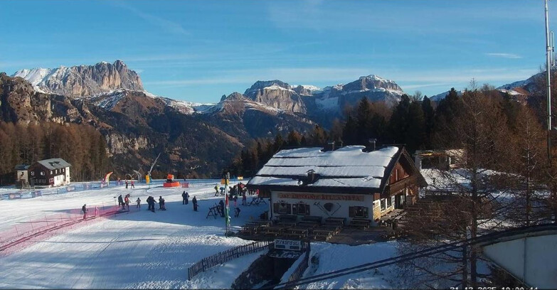 Webcam Vigo di Fassa-Pera-Ciampedìe - Vigo - Sassolungo und Pordoi