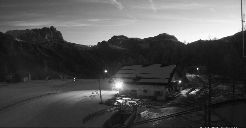 Webcam Vigo di Fassa-Pera-Ciampedìe - Vigo - Sassolungo und Pordoi