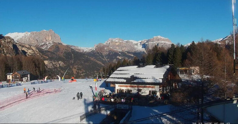 Webcam Vigo di Fassa-Pera-Ciampedìe - Vigo - verso Sassolungo e Pordoi