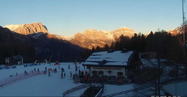 Webcam Vigo di Fassa-Pera-Ciampedìe - Vigo - verso Sassolungo e Pordoi