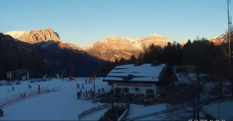 Webcam Виго-ди-Фасса-Пера-Чампедие  - Vigo - verso Sassolungo e Pordoi