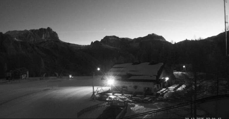 Webcam Виго-ди-Фасса-Пера-Чампедие  - Vigo - verso Sassolungo e Pordoi