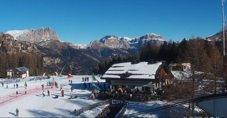 Webcam Vigo di Fassa-Pera-Ciampedìe - Vigo - verso Sassolungo e Pordoi