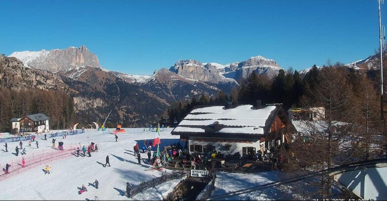 Webcam Vigo di Fassa-Pera-Ciampedìe - Vigo - verso Sassolungo e Pordoi