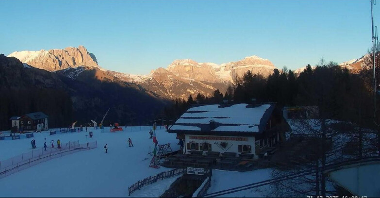 Webcam Vigo di Fassa-Pera-Ciampedìe - Vigo - verso Sassolungo e Pordoi