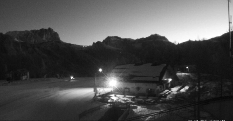 Webcam Vigo di Fassa-Pera-Ciampedìe - Vigo - verso Sassolungo e Pordoi