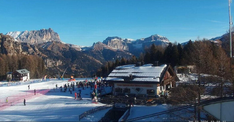 Webcam Виго-ди-Фасса-Пера-Чампедие  - Vigo - verso Sassolungo e Pordoi