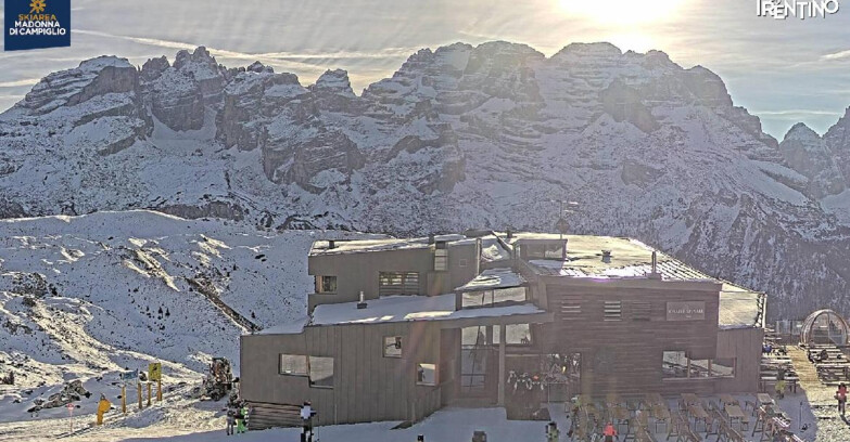 Webcam Madonna di Campiglio (Skiarea Campiglio Dolomiti di Brenta - Val di Sole Val Rendena) - Chalet Spinale