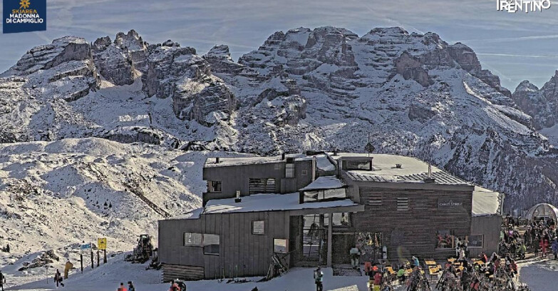 Webcam Madonna di Campiglio (Skiarea Campiglio Dolomiti di Brenta - Val di Sole Val Rendena) - Chalet Spinale