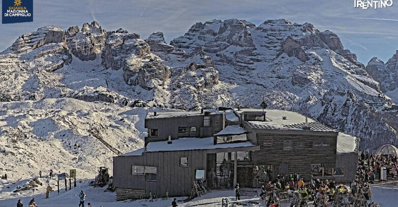 Webcam Madonna di Campiglio (Skiarea Campiglio Dolomiti di Brenta - Val di Sole Val Rendena) - Chalet Spinale