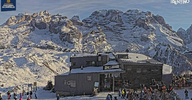 Webcam Madonna di Campiglio (Skiarea Campiglio Dolomiti di Brenta - Val di Sole Val Rendena) - Chalet Spinale