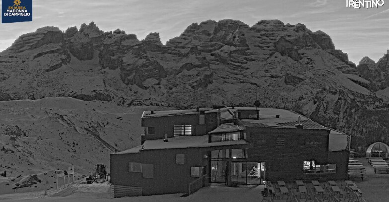 Webcam Madonna di Campiglio (Skiarea Campiglio Dolomiti di Brenta - Val di Sole Val Rendena) - Chalet Spinale
