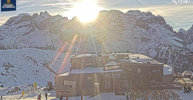 Webcam Madonna di Campiglio (Skiarea Campiglio Dolomiti di Brenta - Val di Sole Val Rendena) - Chalet Spinale