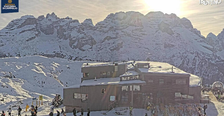 Webcam Madonna di Campiglio (Skiarea Campiglio Dolomiti di Brenta - Val di Sole Val Rendena) - Chalet Spinale
