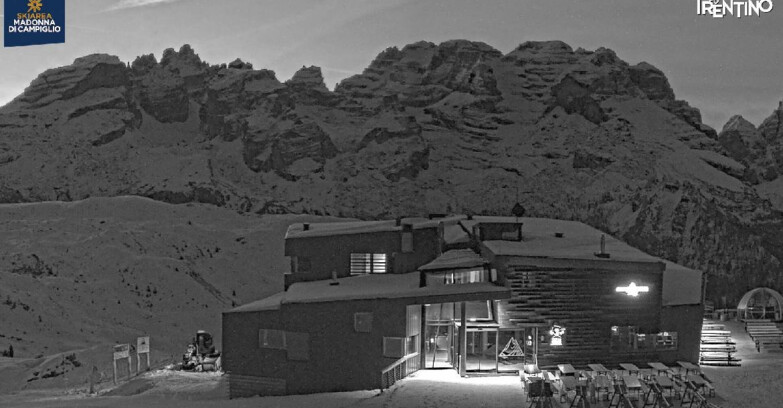 Webcam Madonna di Campiglio (Skiarea Campiglio Dolomiti di Brenta - Val di Sole Val Rendena) - Chalet Spinale