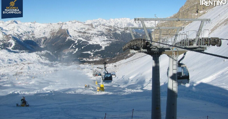 Webcam Madonna di Campiglio (Skiarea Campiglio Dolomiti di Brenta - Val di Sole Val Rendena) - From Grostè 