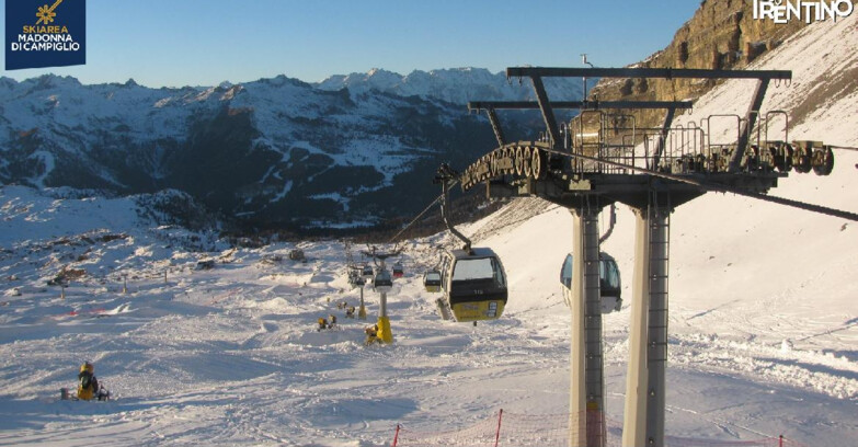Webcam Madonna di Campiglio (Skiarea Campiglio Dolomiti di Brenta - Val di Sole Val Rendena) - From Grostè 