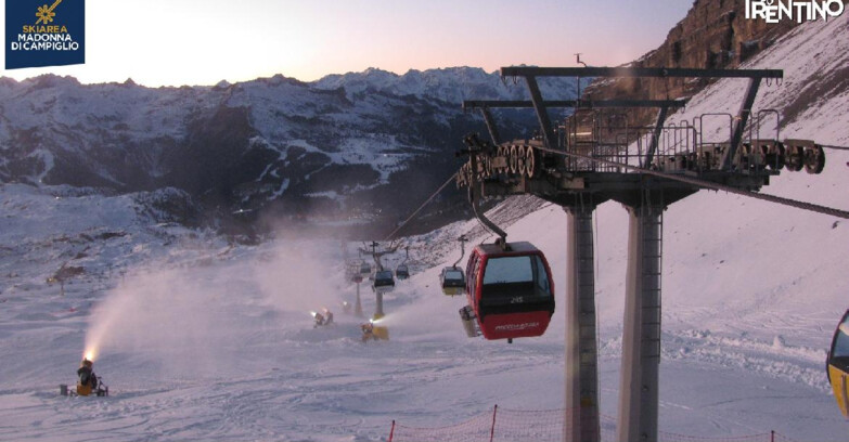 Webcam Madonna di Campiglio (Skiarea Campiglio Dolomiti di Brenta - Val di Sole Val Rendena) - From Grostè 