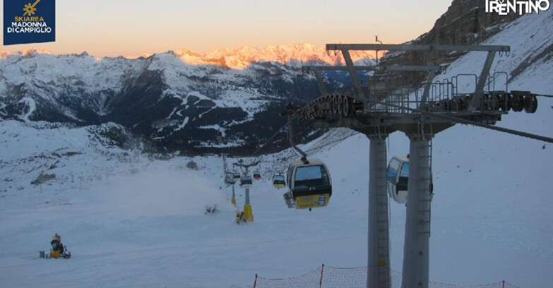 Webcam Madonna di Campiglio (Skiarea Campiglio Dolomiti di Brenta - Val di Sole Val Rendena) - From Grostè 