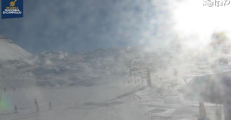 Webcam Madonna di Campiglio (Skiarea Campiglio Dolomiti di Brenta - Val di Sole Val Rendena) - Grostè 2500
