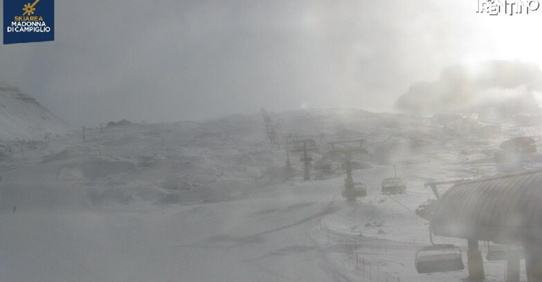 Webcam Madonna di Campiglio (Skiarea Campiglio Dolomiti di Brenta - Val di Sole Val Rendena) - Grostè 2500