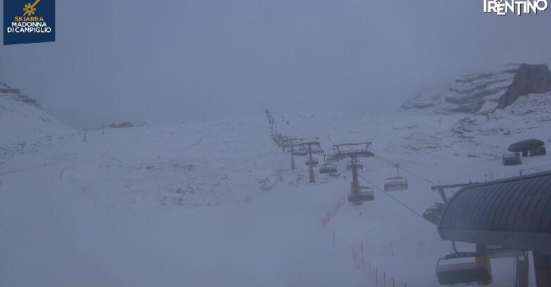Webcam Madonna di Campiglio (Skiarea Campiglio Dolomiti di Brenta - Val di Sole Val Rendena) - Grostè 2500
