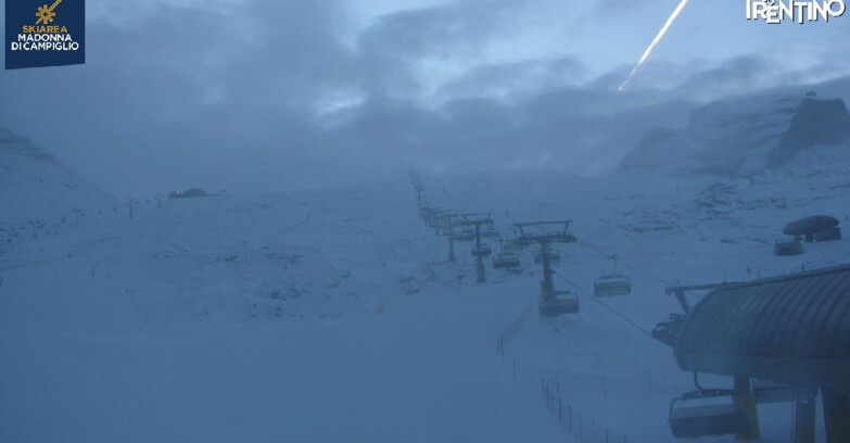 Webcam Madonna di Campiglio (Skiarea Campiglio Dolomiti di Brenta - Val di Sole Val Rendena) - Grostè 2500