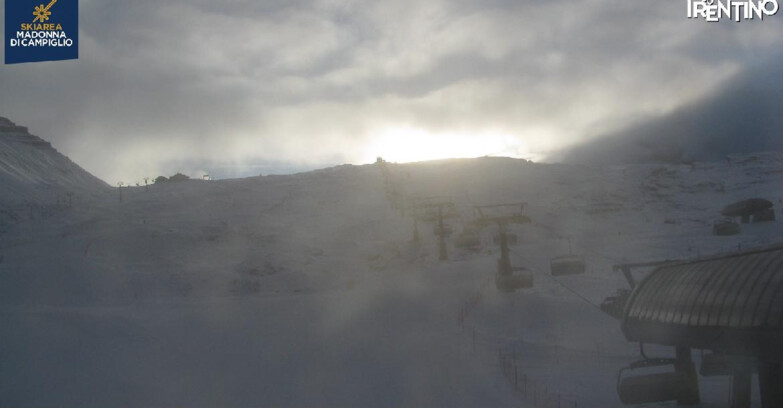 Webcam Madonna di Campiglio (Skiarea Campiglio Dolomiti di Brenta - Val di Sole Val Rendena) - Grostè 2500