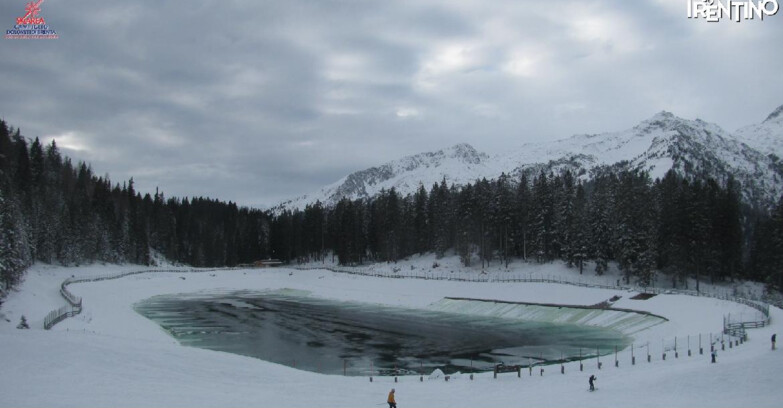 Webcam Madonna di Campiglio (Skiarea Campiglio Dolomiti di Brenta - Val di Sole Val Rendena) - Lago Montagnoli